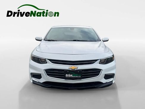 Used 2018 Chevrolet Malibu LT FWD image 2