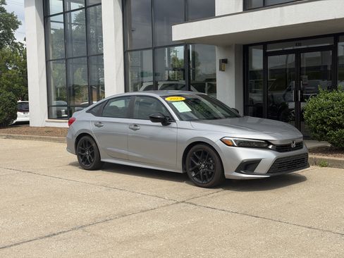 Used 2023 Honda Civic Sport image 2