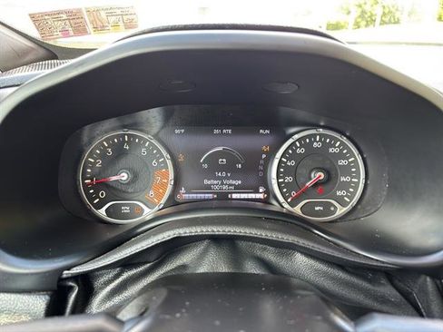 Used 2021 Jeep Renegade Latitude w/ Luxury Group I image 26