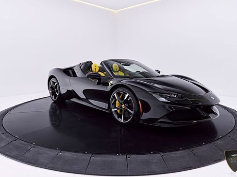 Used 2024 Ferrari SF90 Spider AWD/4WD image 10