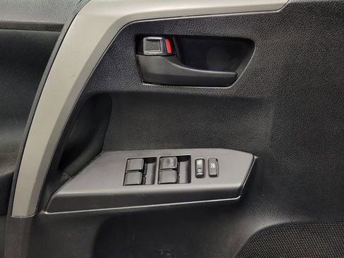 Used 2017 Toyota RAV4 LE image 18