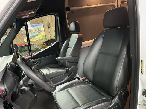 Used 2025 Mercedes-Benz Sprinter 2500 image 24