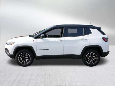 Used 2025 Jeep Compass Trailhawk AWD/4WD image 4