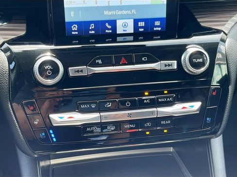 Used 2023 Ford Explorer Limited w/ Limited Technology Package RWD image 16