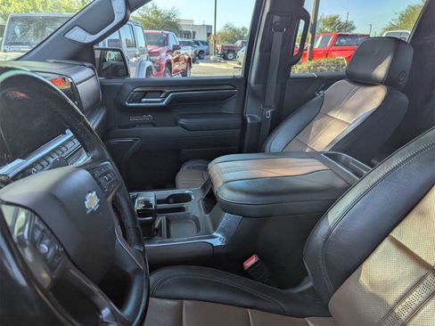 Used 2024 Chevrolet Silverado 1500 High Country w/ Technology Package image 10