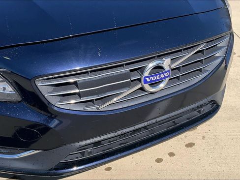 Used 2017 Volvo V60 T5 Platinum w/ Climate Package image 32