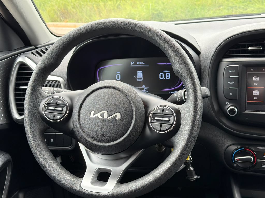 Used 2025 Kia Soul LX w/ LX Technology Package FWD image 23