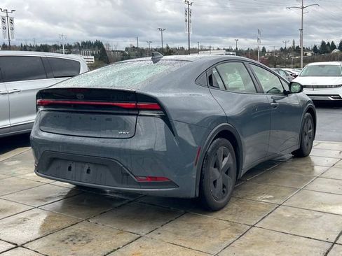 Used 2023 Toyota Prius LE image 9