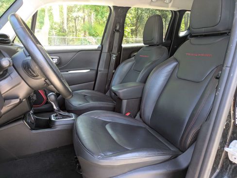 Used 2023 Jeep Renegade Trailhawk w/ Trailhawk Elite Group AWD/4WD image 8