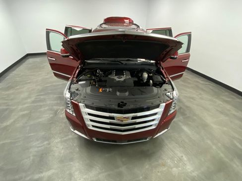 Used 2019 Cadillac Escalade ESV Premium Luxury image 55