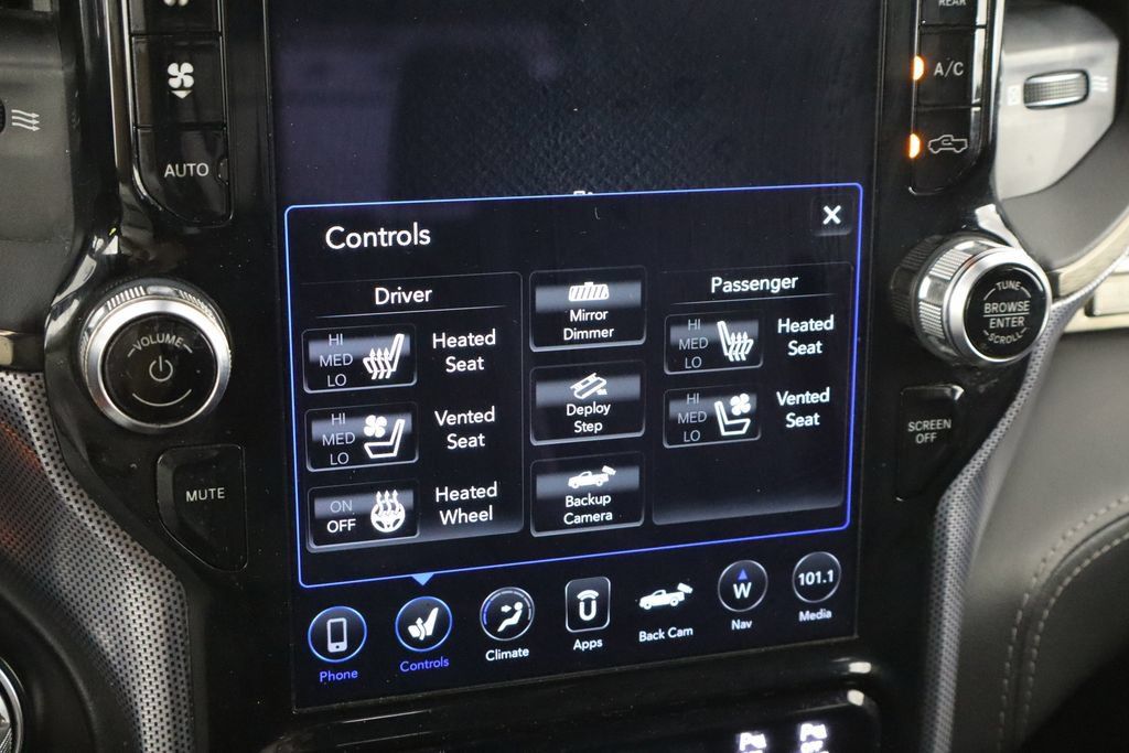 Used 2020 RAM 1500 Limited w/ Body Color Bumper Group AWD/4WD image 33