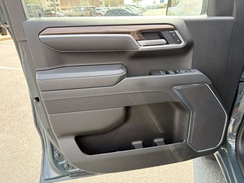 Used 2025 Chevrolet Silverado 1500 LT image 10