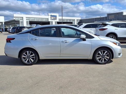 Used 2023 Nissan Versa SV image 8