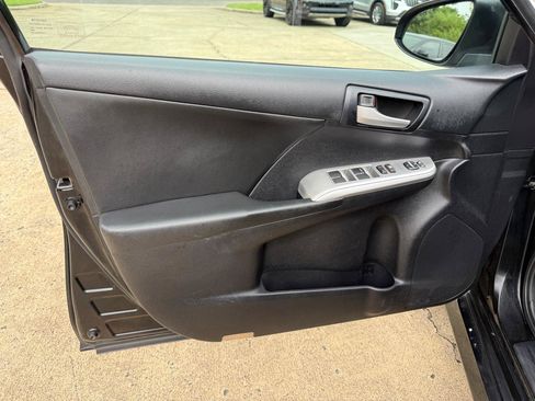 Used 2012 Toyota Camry SE FWD image 13