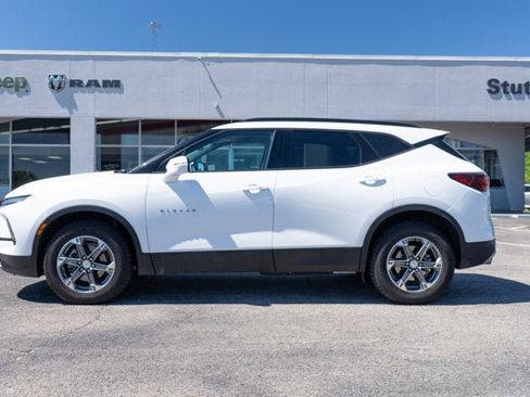 Used 2024 Chevrolet Blazer LT AWD/4WD image 2
