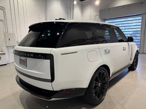 Used 2025 Land Rover Range Rover SE AWD/4WD image 7
