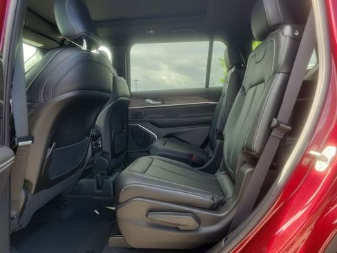 New 2026 Jeep Grand Cherokee L Limited AWD/4WD image 9