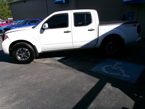 Used 2019 Nissan Frontier PRO-4X image 3