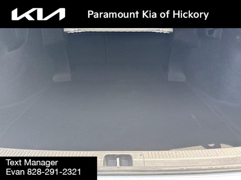 Used 2025 Toyota Camry SE FWD image 11