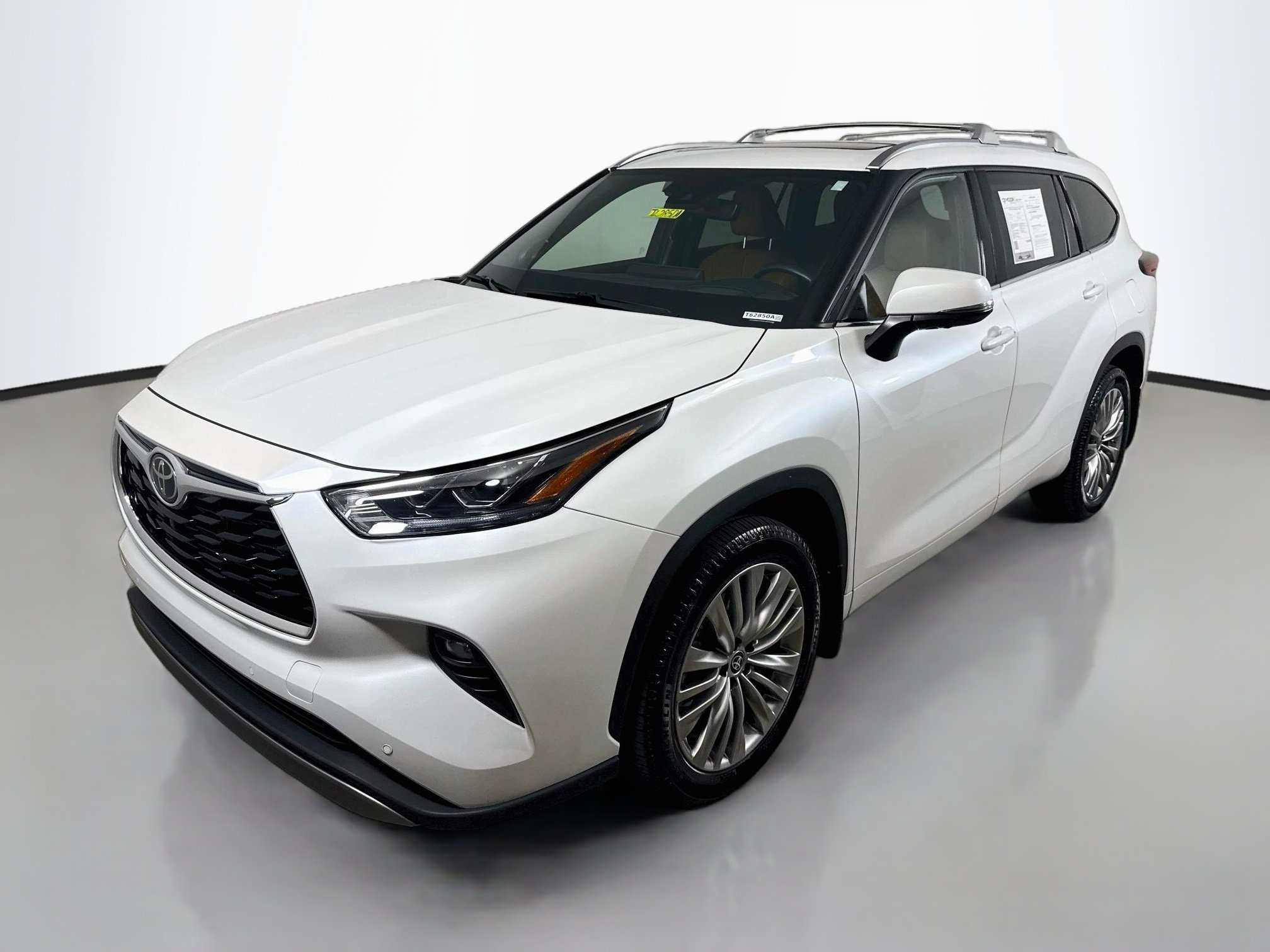Used 2022 Toyota Highlander Platinum AWD/4WD image 3