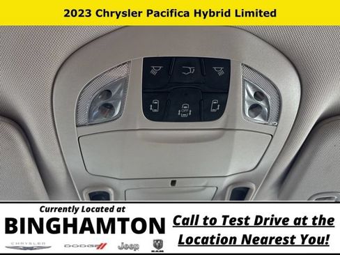 Used 2023 Chrysler Pacifica Limited FWD image 15
