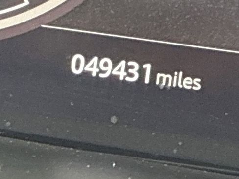 Used 2019 Land Rover Discovery HSE image 9