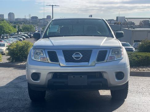 Used 2019 Nissan Frontier SV AWD/4WD image 2