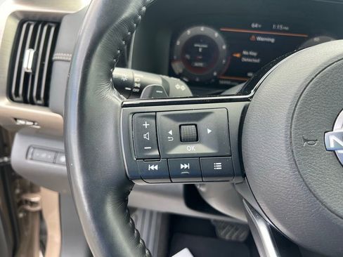 Used 2023 Nissan Pathfinder Platinum AWD/4WD image 17