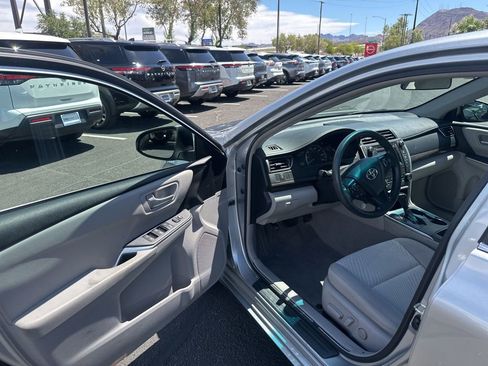 Used 2015 Toyota Camry LE FWD image 10