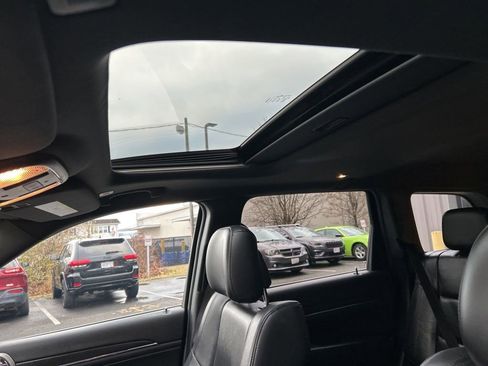 Used 2018 Jeep Grand Cherokee Limited image 36