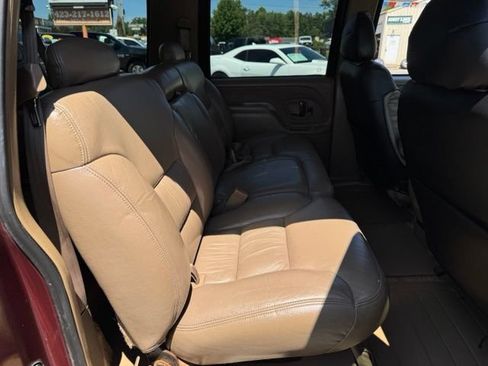 Used 1995 GMC Suburban 2500 AWD/4WD image 19