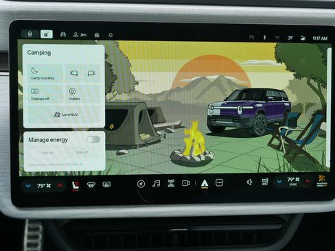 Used 2026 Rivian R1S Premium image 31