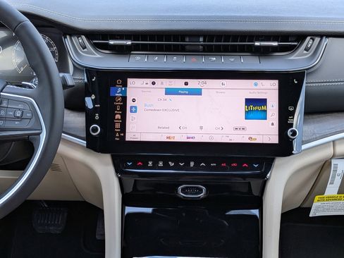 New 2026 Jeep Grand Cherokee Limited w/ Luxury Tech Group II RWD image 16