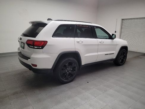 Used 2019 Jeep Grand Cherokee Laredo AWD/4WD image 10