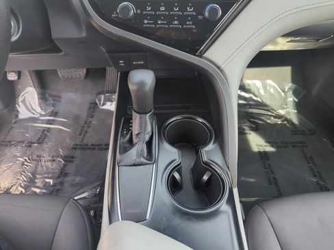 Used 2019 Toyota Camry LE image 14