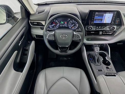 Used 2020 Toyota Highlander XLE image 27