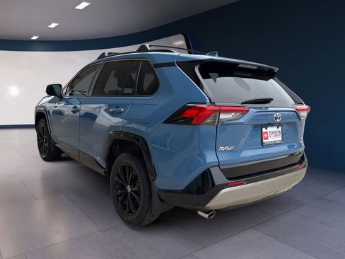 Used 2024 Toyota RAV4 SE image 3