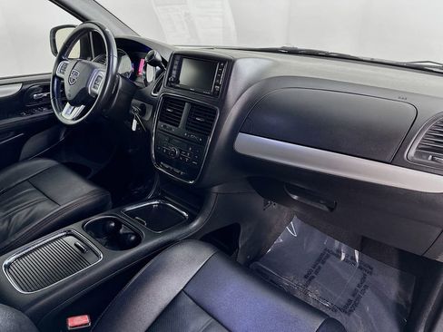 Certified 2019 Dodge Grand Caravan GT image 36