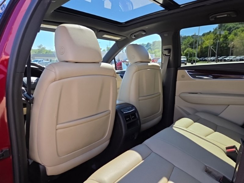 Used 2017 Cadillac XT5 Luxury w/ Driver Awareness Package AWD/4WD image 9