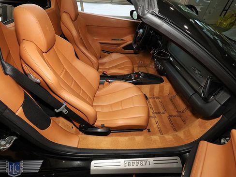 Used 2013 Ferrari 458 Spider RWD image 18