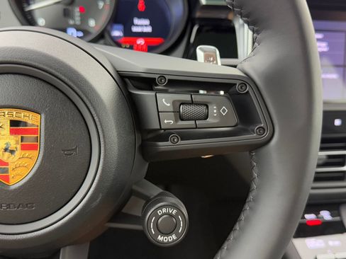 Certified 2026 Porsche Macan AWD/4WD image 23