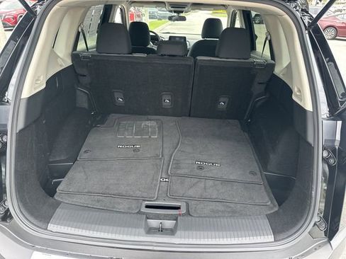 Used 2023 Nissan Rogue SV image 10