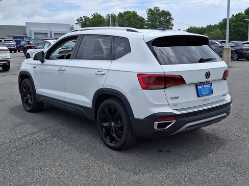 Used 2023 Volkswagen Taos SE w/ Panoramic Sunroof Package AWD/4WD image 4