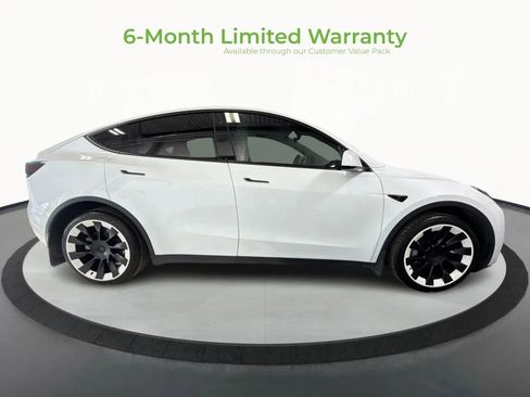Used 2022 Tesla Model Y Long Range image 8
