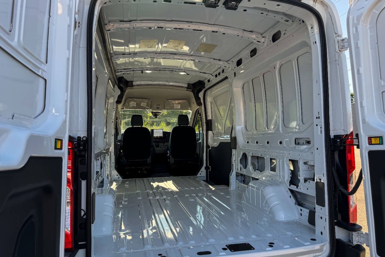 Used 2023 Ford E-Transit Medium Roof RWD image 15