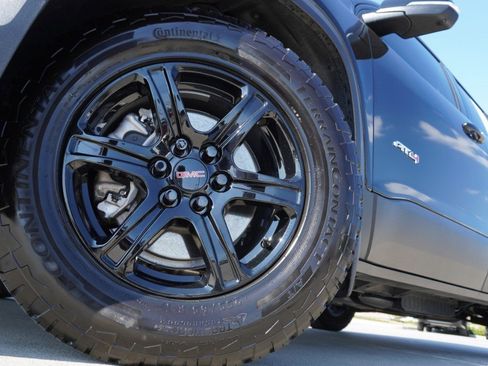 Used 2022 GMC Acadia AT4 w/ Technology Package image 11