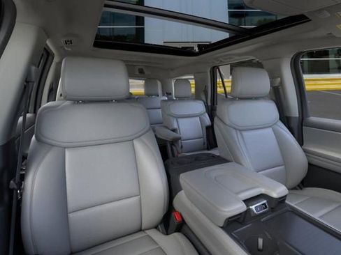 New 2025 Ford Expedition Active image 10