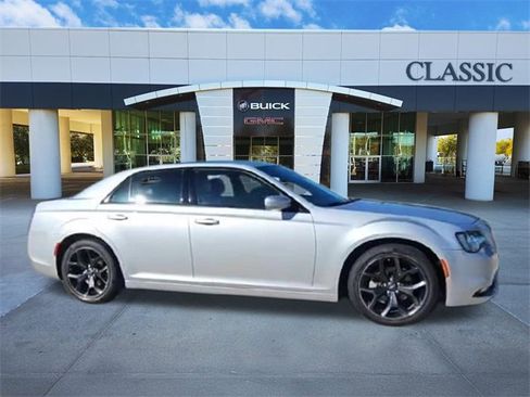 Used 2023 Chrysler 300 S image 9