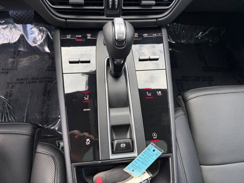 Certified 2026 Porsche Macan Turbo AWD/4WD image 21