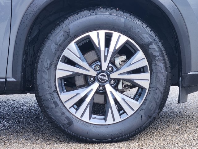 Used 2023 Nissan Rogue SV w/ SV Premium B Package FWD image 11